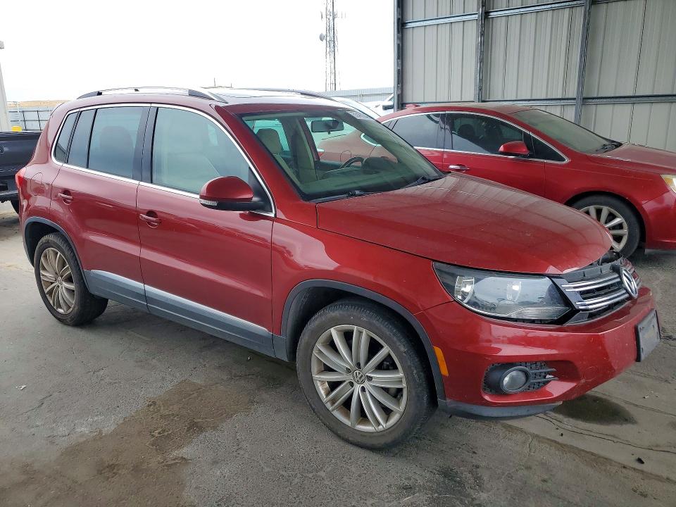 2015 Volkswagen Tiguan მანქანა იყიდება აუქციონზე, vin: WVGBV7AX8FW003910, აუქციონის ნომერი: 55460346
