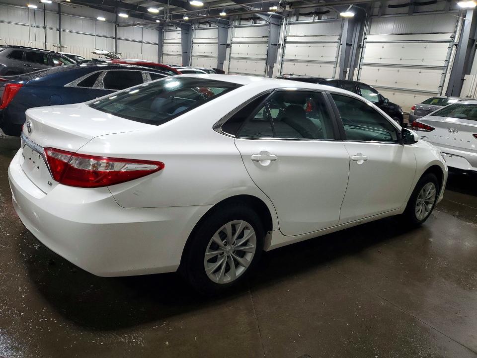 54303206 :رقم المزاد ، 4T1BF1FK3HU667425 vin ، 2017 Toyota Camry مزاد بيع