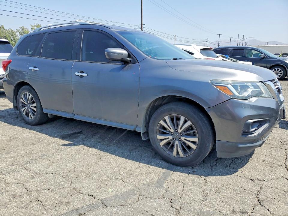 51697286 :رقم المزاد ، 5N1DR2MN8HC913863 vin ، 2017 Nissan Pathfinder مزاد بيع