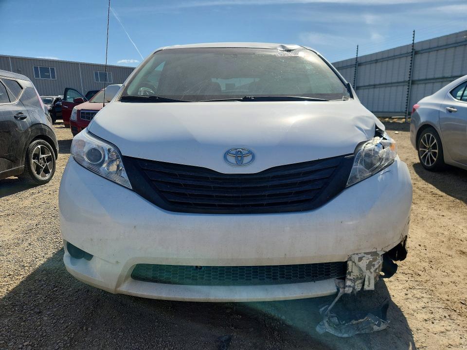 53013016 :رقم المزاد ، 5TDZK3DC8DS391912 vin ، 2013 Toyota Sienna مزاد بيع