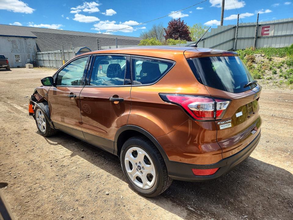 2017 Ford Escape მანქანა იყიდება აუქციონზე, vin: 1FMCU0F72HUD39994, აუქციონის ნომერი: 53509086
