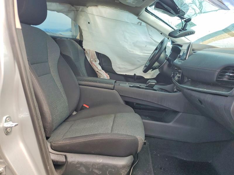53142486 :رقم المزاد ، 5N1BT3BA1NC725373 vin ، 2022 Nissan Rogue مزاد بيع
