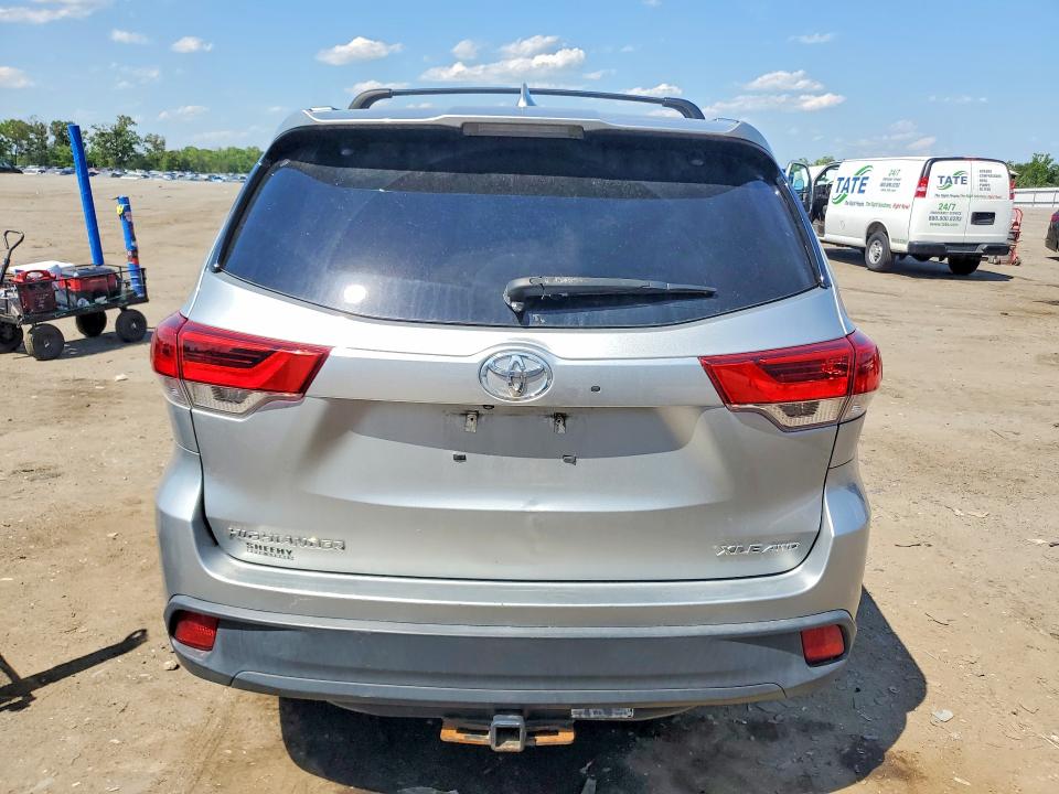 Продажа на аукционе авто 2017 Toyota Highlander, vin: 5TDJZRFHXHS381022, номер лота: 54047156