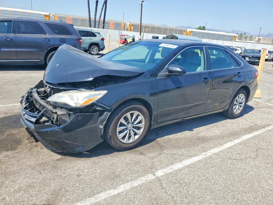 52964136 :رقم المزاد ، 4T4BF1FKXFR502054 vin ، 2015 Toyota Camry مزاد بيع