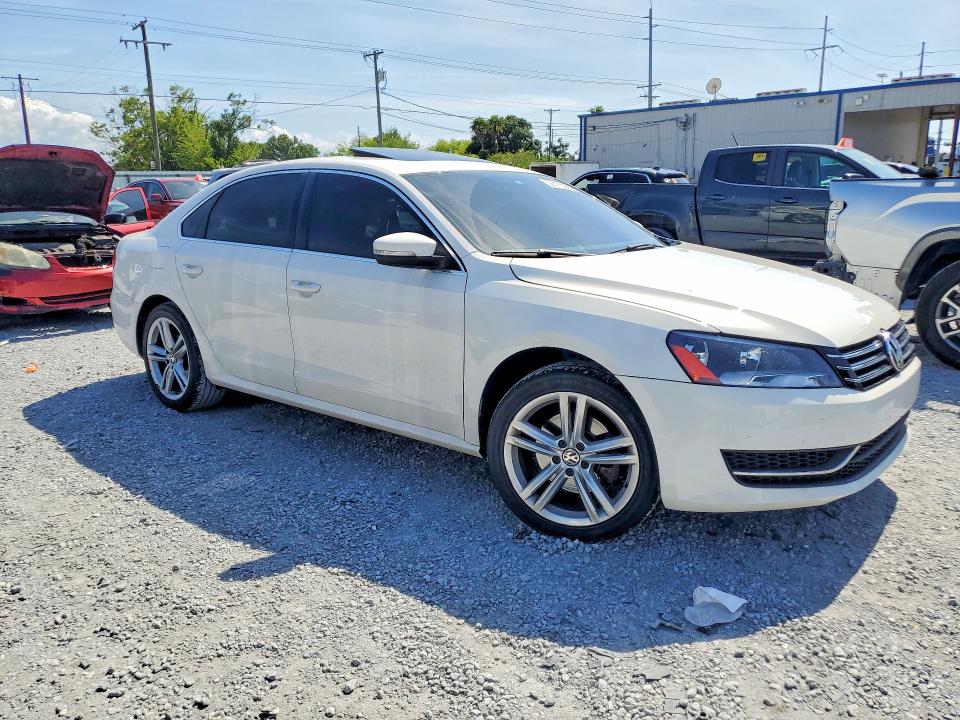2014 Volkswagen Passat მანქანა იყიდება აუქციონზე, vin: 1VWBT7A32EC109564, აუქციონის ნომერი: 52615526