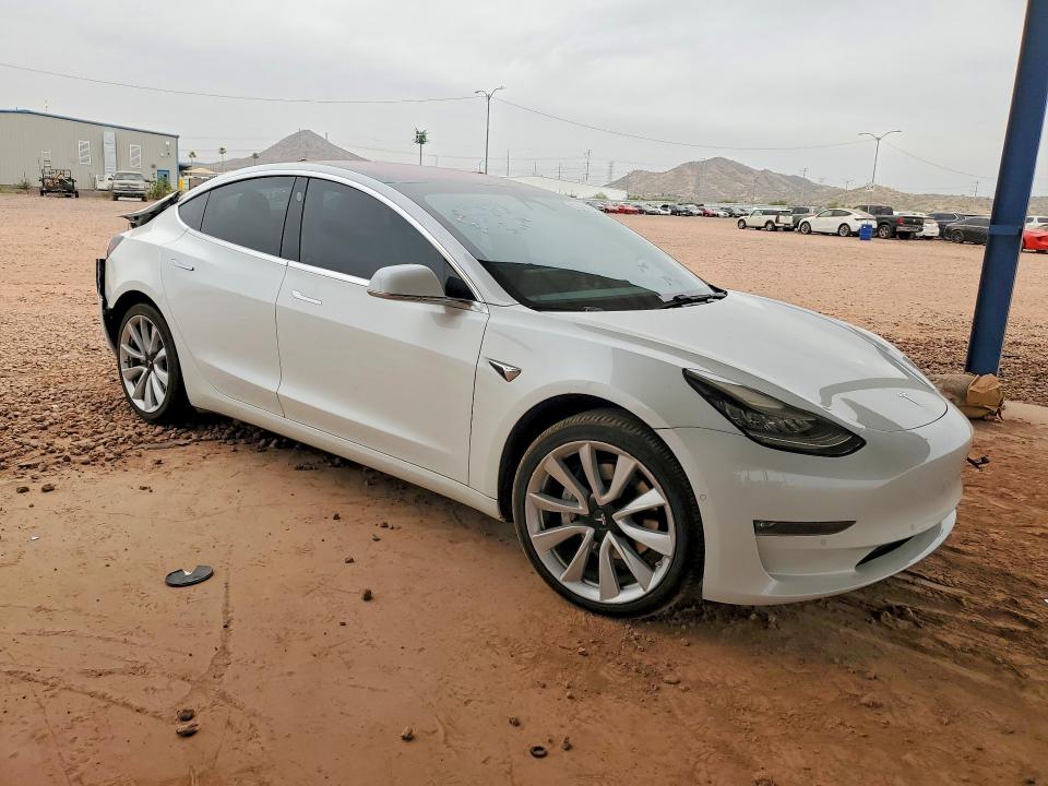 52228206 :رقم المزاد ، 5YJ3E1EA7JF020478 vin ، 2018 Tesla Model 3 مزاد بيع