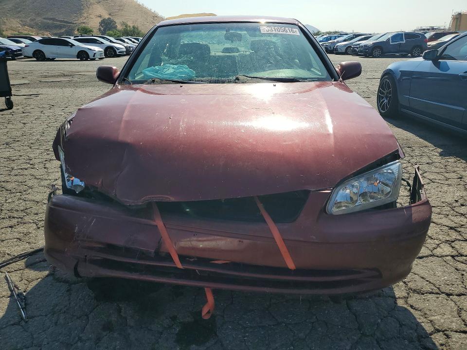 53105616 :رقم المزاد ، 4T1BG22K5YU655916 vin ، 2000 Toyota Camry مزاد بيع