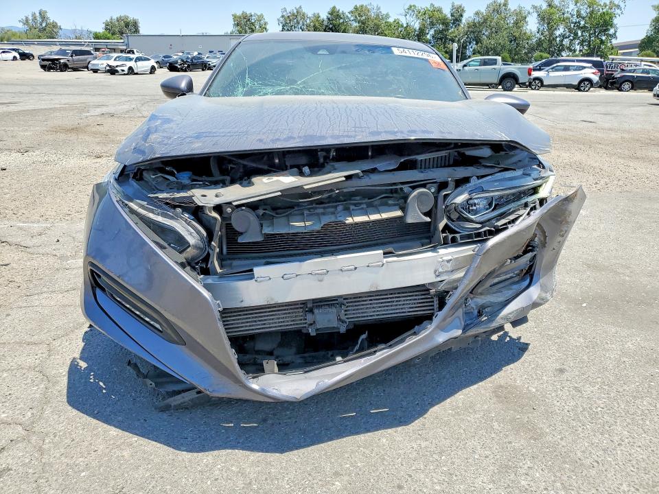 54112296 :رقم المزاد ، 1HGCV1F3XJA011798 vin ، 2018 Honda Accord مزاد بيع