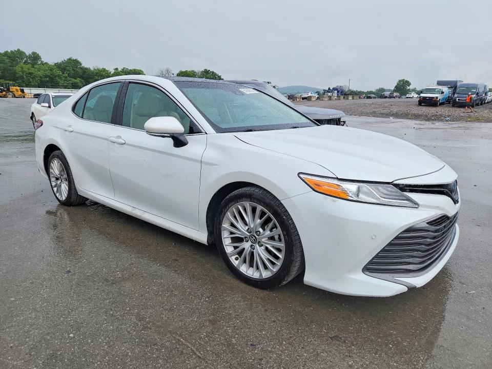 2018 Toyota Camry მანქანა იყიდება აუქციონზე, vin: 4T1B11HK3JU013008, აუქციონის ნომერი: 54399626