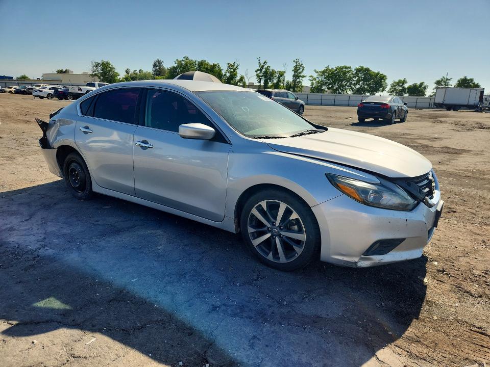 2017 Nissan Altima მანქანა იყიდება აუქციონზე, vin: 1N4BL3AP8HC229443, აუქციონის ნომერი: 52185386