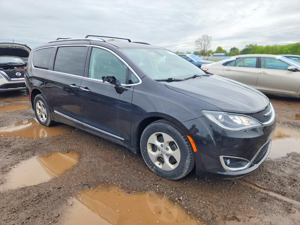 52179526 :رقم المزاد ، 2C4RC1EG5HR757780 vin ، 2017 Chrysler Pacifica مزاد بيع
