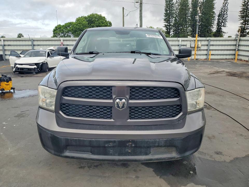 52329276 :رقم المزاد ، 1C6RR6FTXKS600606 vin ، 2019 Ram 1500 Classic مزاد بيع