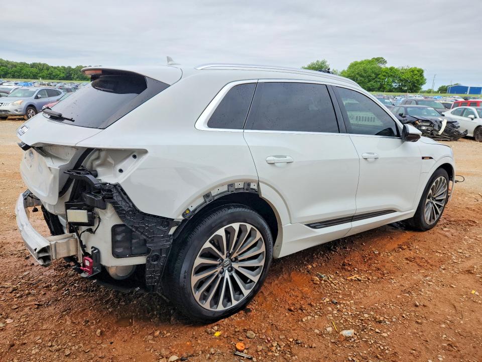 Продажа на аукционе авто 2019 Audi E-tron, vin: WA1VAAGE7KB022699, номер лота: 52859816