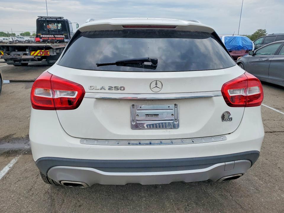 52124066 :رقم المزاد ، WDCTG4EB3JJ479482 vin ، 2018 Mercedes-benz Gla مزاد بيع