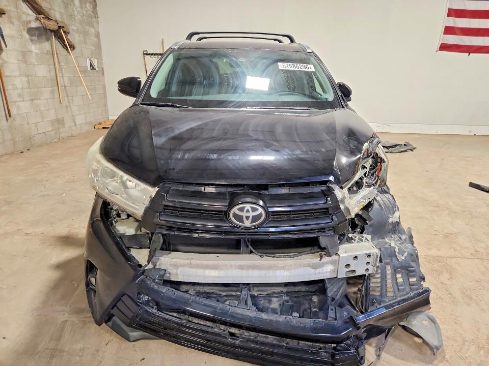 52686296 :رقم المزاد ، 5TDJZRFH0HS389212 vin ، 2017 Toyota Highlander مزاد بيع