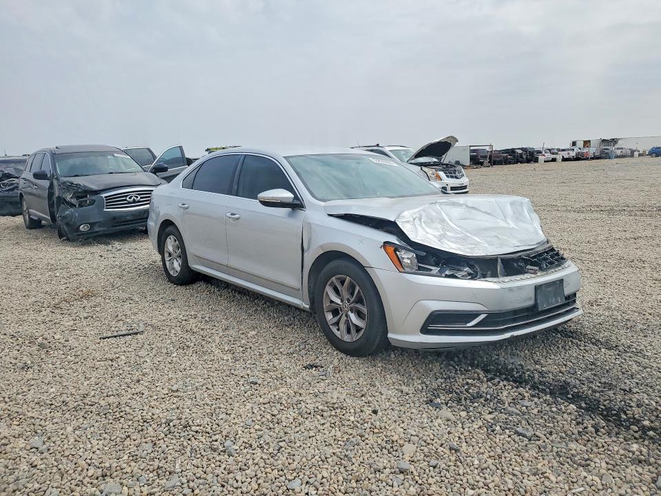 53830896 :رقم المزاد ، 1VWAT7A32HC007715 vin ، 2017 Volkswagen Passat مزاد بيع