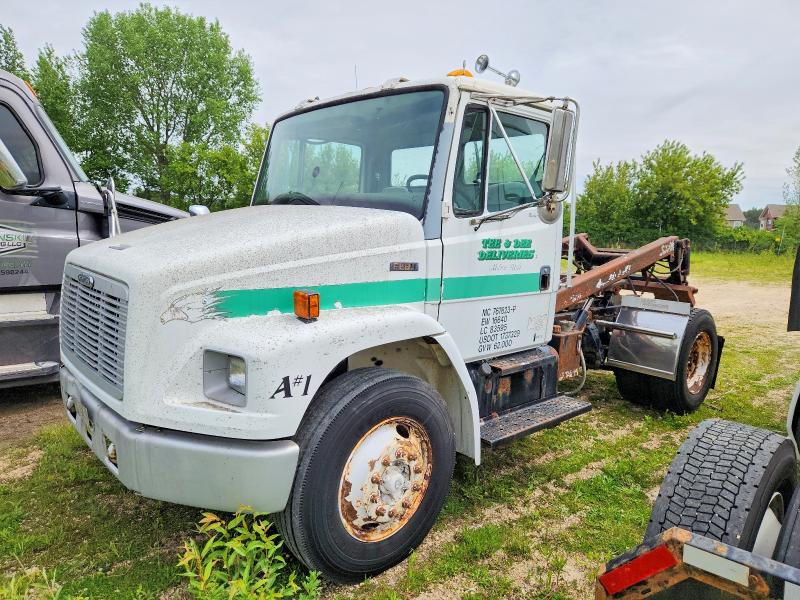 54199626 :رقم المزاد ، 1FUBBXBS71HH23773 vin ، 2001 Freightliner Medium Conventional مزاد بيع