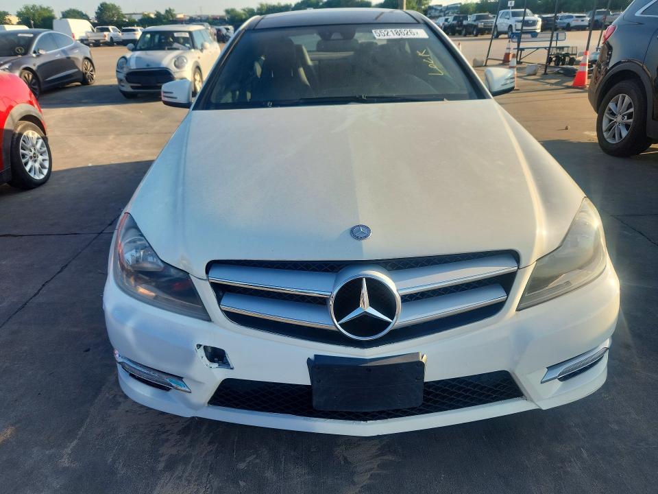 2012 Mercedes-benz C მანქანა იყიდება აუქციონზე, vin: WDDGJ4HB2CF820502, აუქციონის ნომერი: 55218626