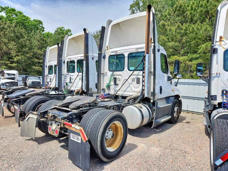 2016 Freightliner Cascadia 125 მანქანა იყიდება აუქციონზე, vin: 1FUBGEDV4GLHC5656, აუქციონის ნომერი: 50607586