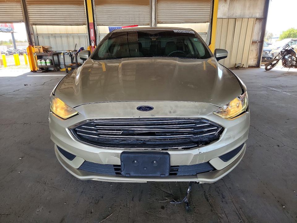 53541026 :رقم المزاد ، 3FA6P0LU7HR386115 vin ، 2017 Ford Fusion مزاد بيع