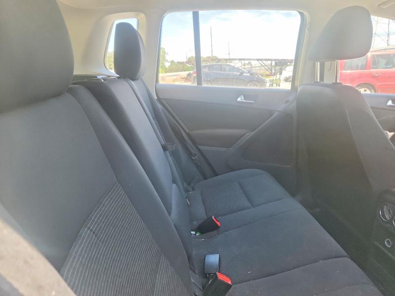 53820786 :رقم المزاد ، WVGAV7AX0FW521294 vin ، 2015 Volkswagen Tiguan مزاد بيع