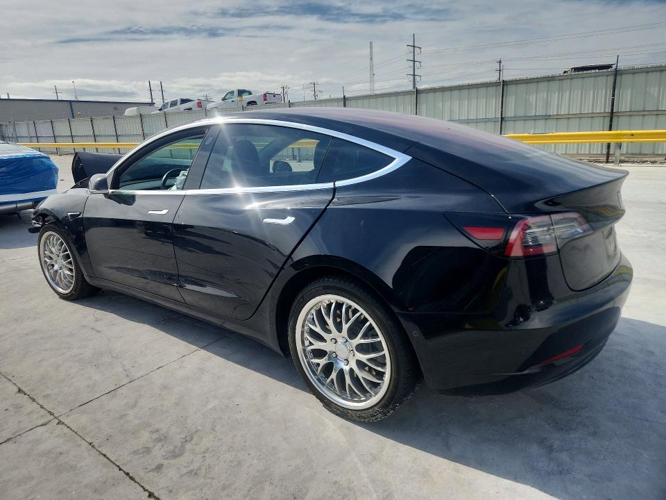 52733126 :رقم المزاد ، 5YJ3E1EB1JF178534 vin ، 2018 Tesla Model 3 مزاد بيع