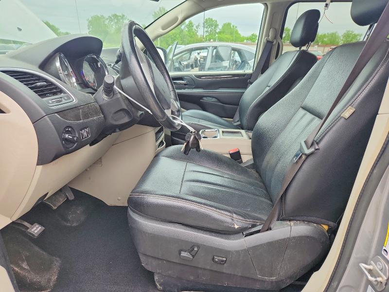 54105566 :رقم المزاد ، 2C4RC1BG2FR582910 vin ، 2015 Chrysler Town & Country مزاد بيع