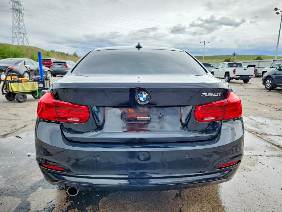 2017 Bmw 320 მანქანა იყიდება აუქციონზე, vin: WBA8E1G34HNU18454, აუქციონის ნომერი: 54660446