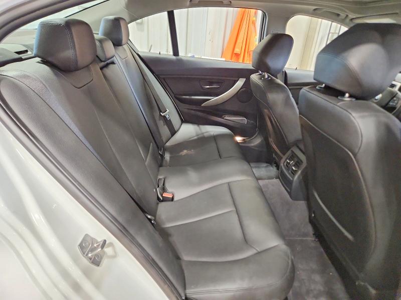 52206946 :رقم المزاد ، WBA3C3C57FK202020 vin ، 2015 Bmw 320 مزاد بيع