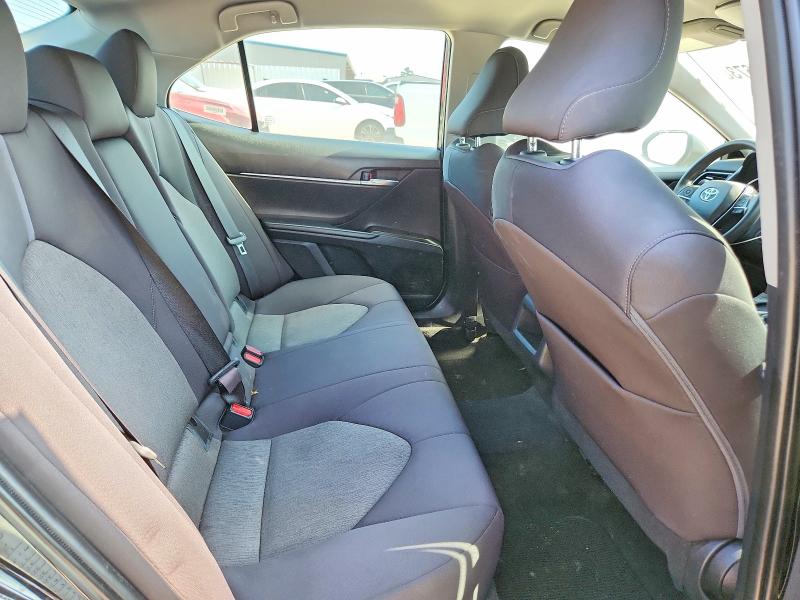 53576736 :رقم المزاد ، 4T1C11AK5NU010440 vin ، 2022 Toyota Camry مزاد بيع
