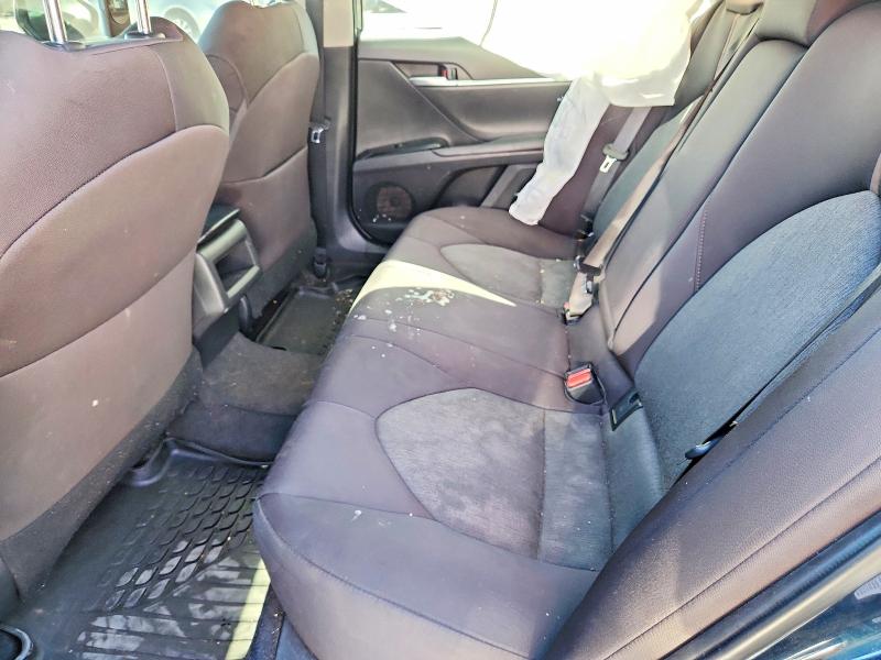 53505626 :رقم المزاد ، 4T1B11HK4JU598391 vin ، 2018 Toyota Camry مزاد بيع
