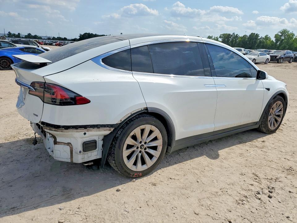 55145466 :رقم المزاد ، 5YJXCBE23HF045684 vin ، 2017 Tesla Model X مزاد بيع