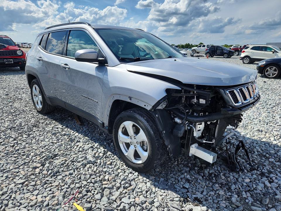 52477706 :رقم المزاد ، 3C4NJCBBXJT181938 vin ، 2018 Jeep Compass مزاد بيع