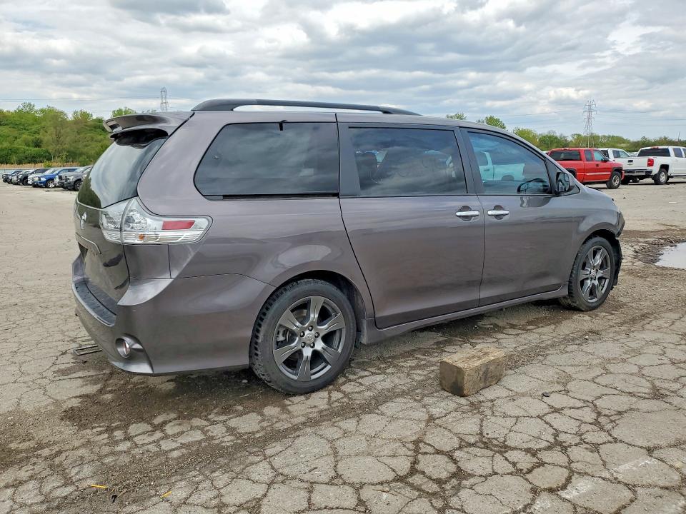 52711156 :رقم المزاد ، 5TDXZ3DC3HS834086 vin ، 2017 Toyota Sienna مزاد بيع