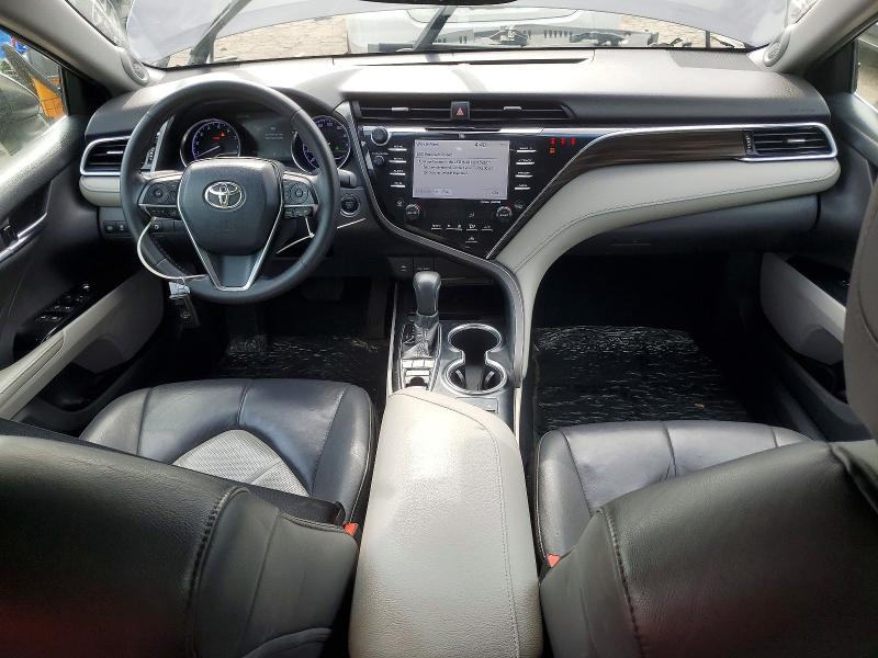 51647336 :رقم المزاد ، 4T1B11HK8JU086603 vin ، 2018 Toyota Camry مزاد بيع