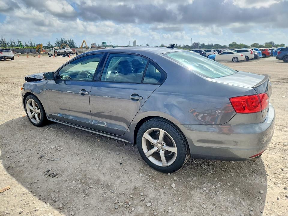 54879306 :رقم المزاد ، 3VWB07AJ1EM415659 vin ، 2014 Volkswagen Jetta مزاد بيع