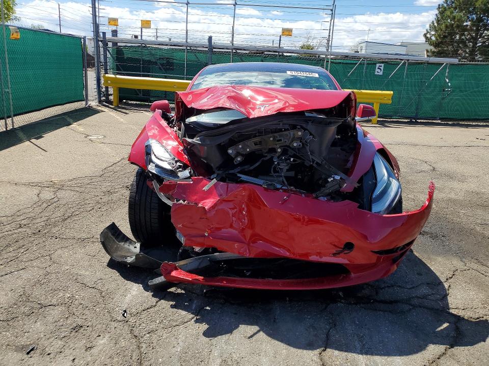 51942546 :رقم المزاد ، 5YJ3E1EB1JF119905 vin ، 2018 Tesla Model 3 مزاد بيع