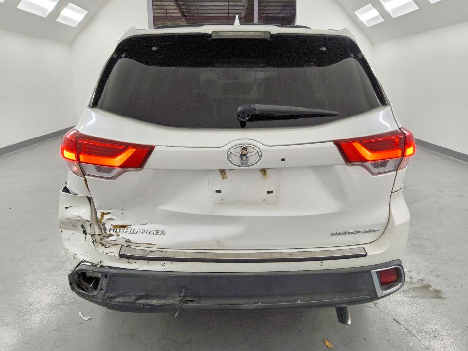 2018 Toyota Highlander მანქანა იყიდება აუქციონზე, vin: 5TDDZRFH3JS841219, აუქციონის ნომერი: 52817316