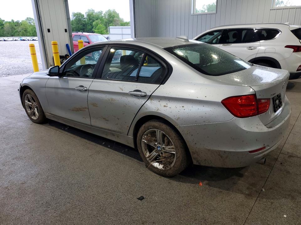 54677916 :رقم المزاد ، WBA3C3G50FNS75092 vin ، 2015 Bmw 320 مزاد بيع