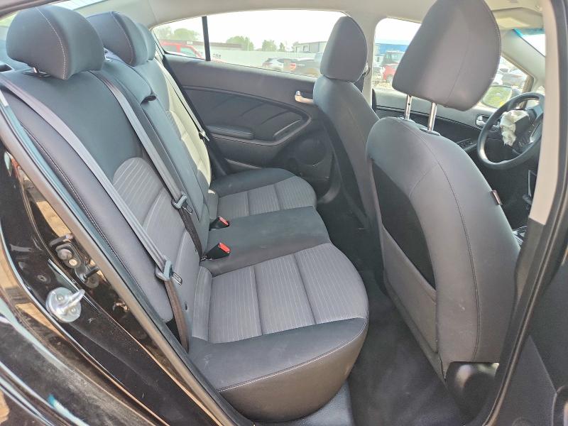 52391696 :رقم المزاد ، 3KPFL4A77HE045363 vin ، 2017 Kia Forte مزاد بيع
