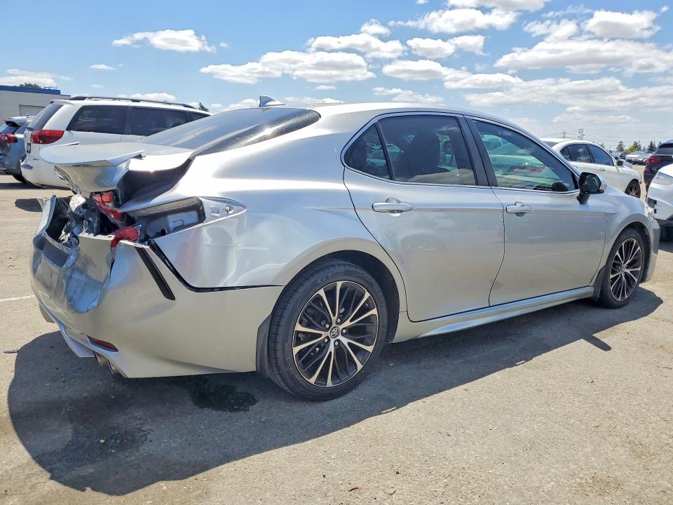55444066 :رقم المزاد ، 4T1B11HK1KU825750 vin ، 2019 Toyota Camry مزاد بيع
