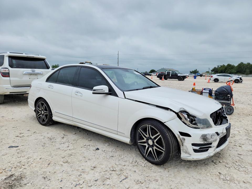 2013 Mercedes-benz C მანქანა იყიდება აუქციონზე, vin: WDDGF4HB7DA802125, აუქციონის ნომერი: 51833836