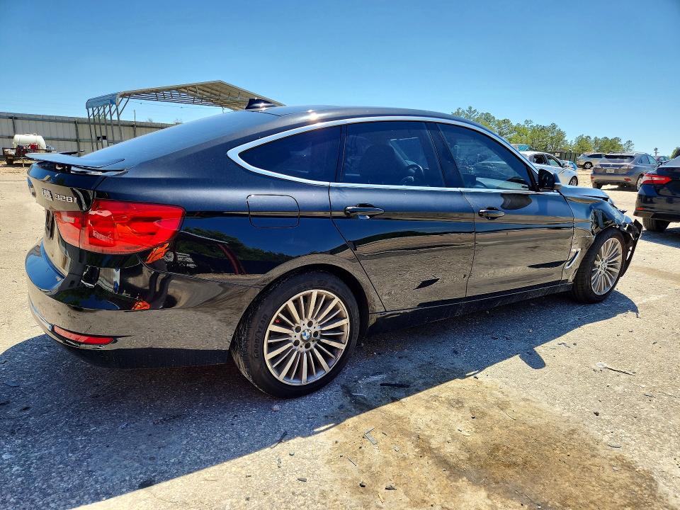 51659726 :رقم المزاد ، WBA3X5C56FD560522 vin ، 2015 Bmw 328 مزاد بيع
