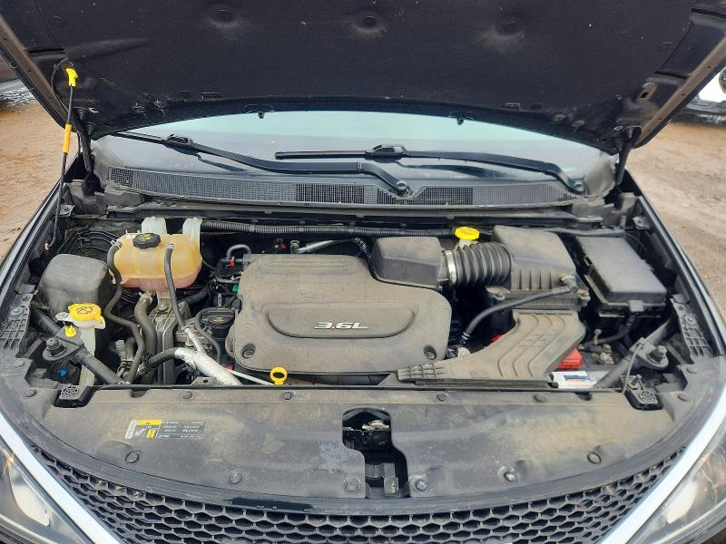 52179526 :رقم المزاد ، 2C4RC1EG5HR757780 vin ، 2017 Chrysler Pacifica مزاد بيع