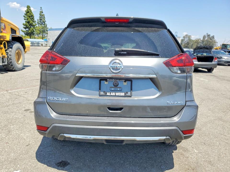 52085126 :رقم المزاد ، 5N1AT2MV6JC744095 vin ، 2018 Nissan Rogue مزاد بيع