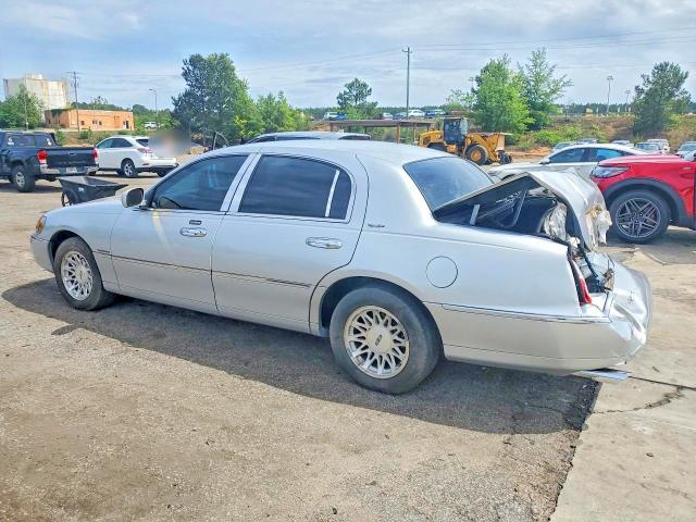 Auction sale of the 1999 Lincoln Town Car, vin: 1LNHM82W2XY677470, lot number: 52493666