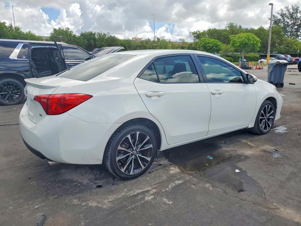 54516776 :رقم المزاد ، 5YFBURHE2JP785775 vin ، 2018 Toyota Corolla مزاد بيع