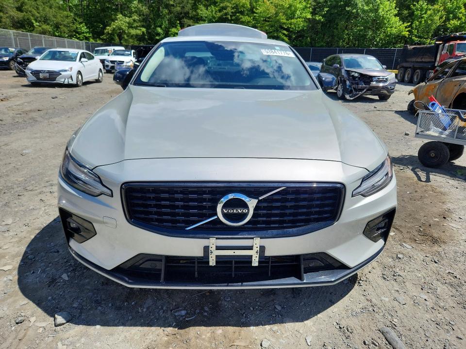 53841776 :رقم المزاد ، 7JR102TZ2MG107821 vin ، 2021 Volvo S60 مزاد بيع