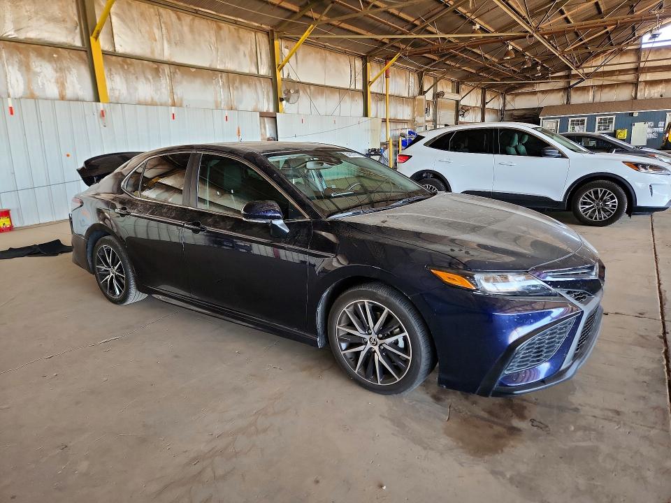 54651116 :رقم المزاد ، 4T1S11AK0MU613886 vin ، 2021 Toyota Camry مزاد بيع