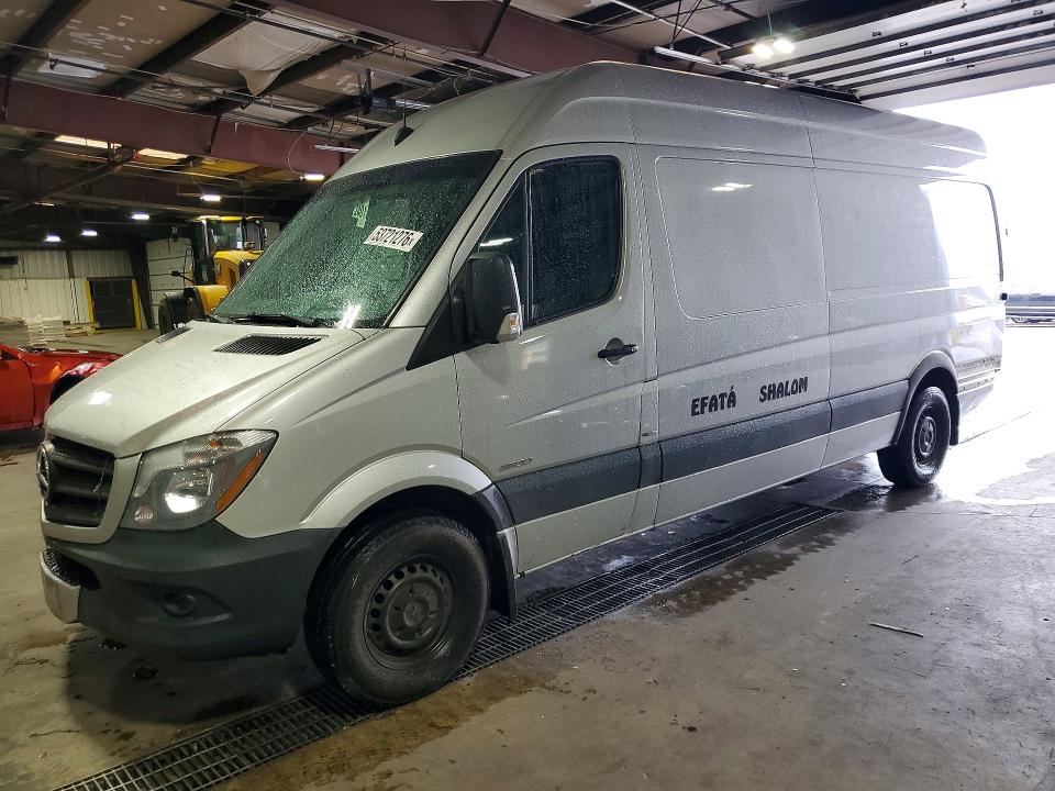 53721276 :رقم المزاد ، WD3PE8DC8F5957811 vin ، 2015 Mercedes-benz Sprinter مزاد بيع